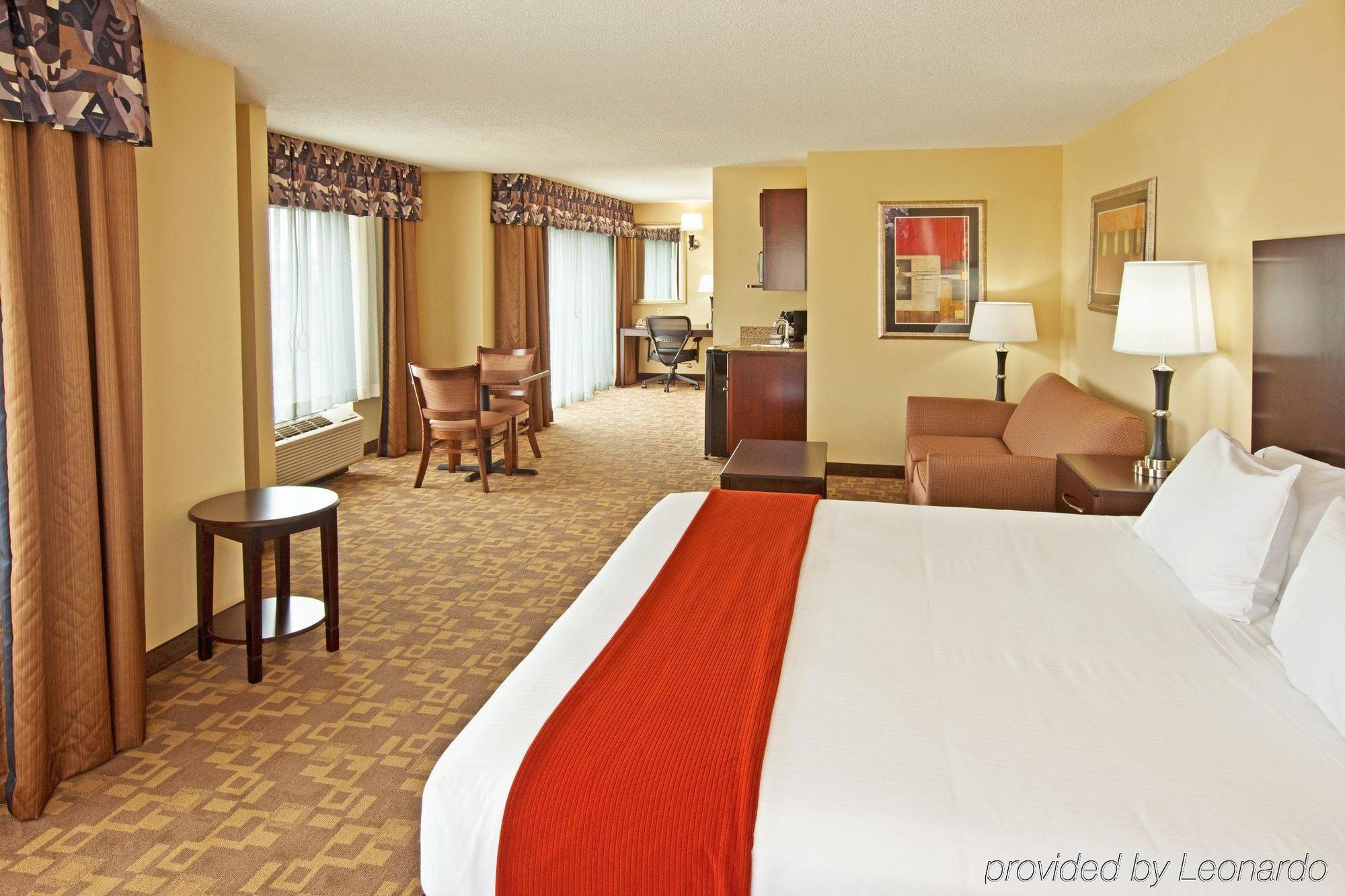 Holiday Inn Express & Suites Lexington Downtown Area-Keeneland By Ihg Exterior photo