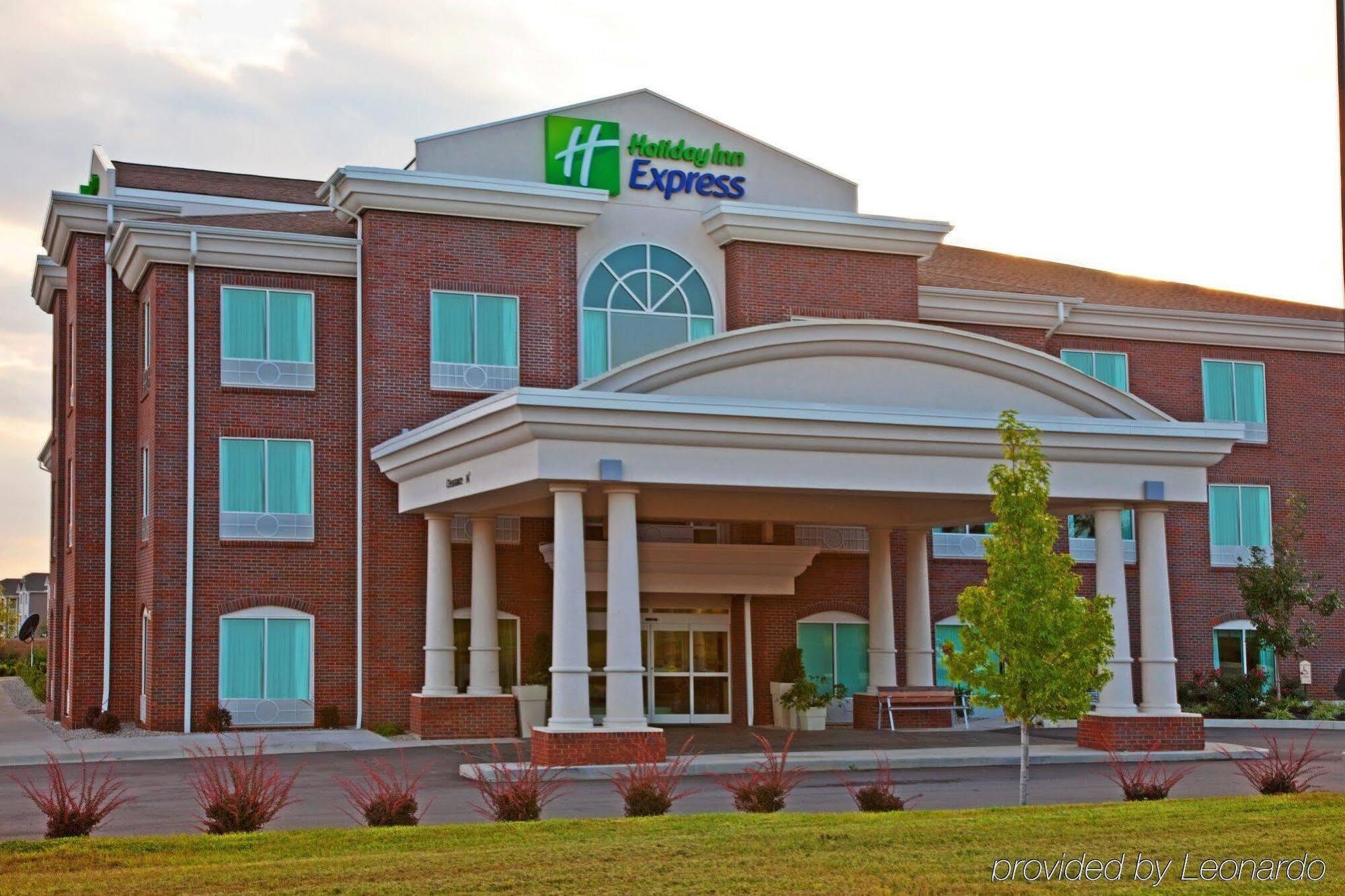 Holiday Inn Express & Suites Lexington Downtown Area-Keeneland By Ihg Exterior photo